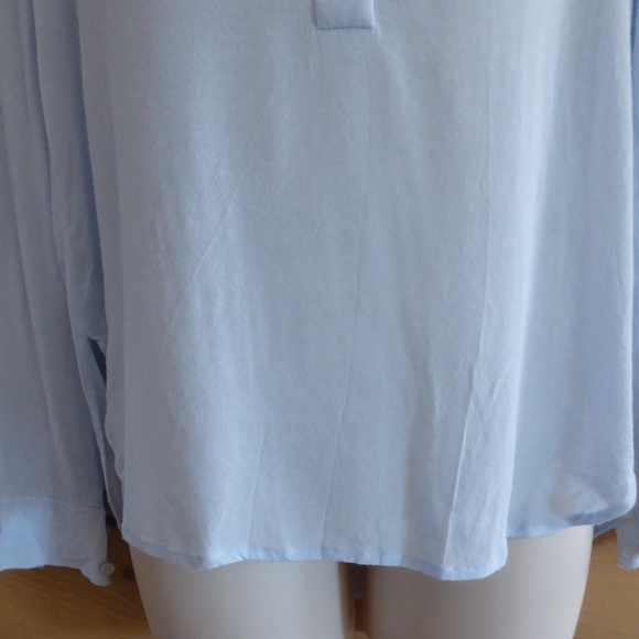 Vince. 4 Deep V-neck Long Sleeve Blouse Light Blue - Picture 5 of 8